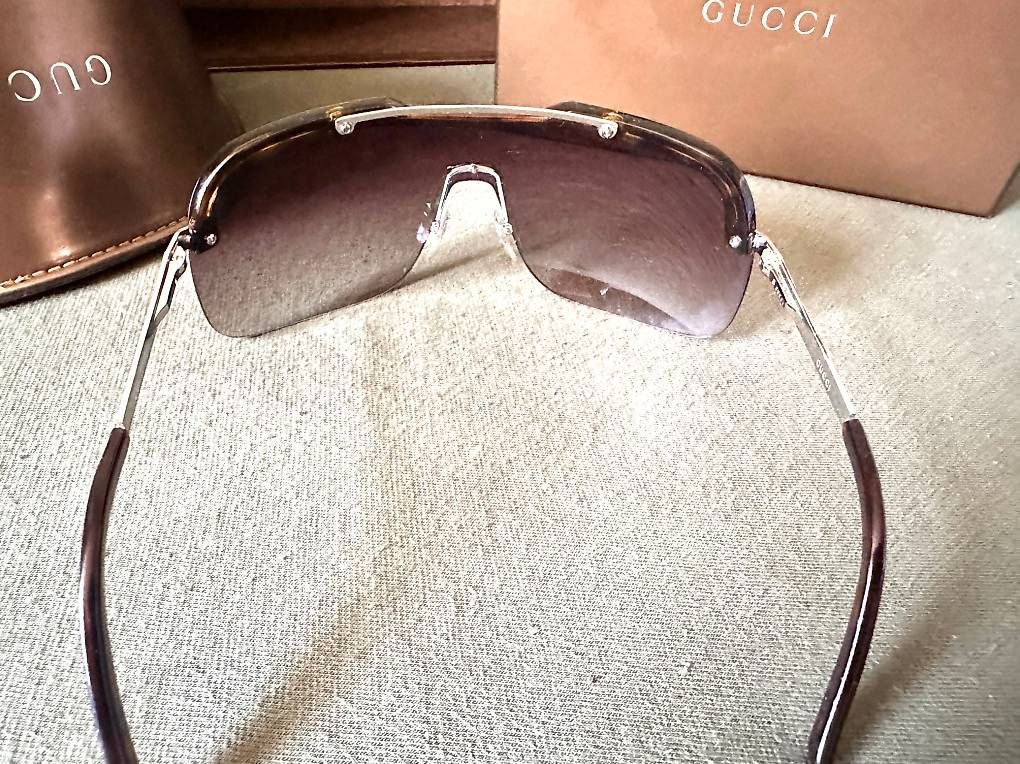 Gucci Occhiali & Lenti: Gucci unisex Sonnenbrille – Usato da Basel venduto da Katharina520741 1