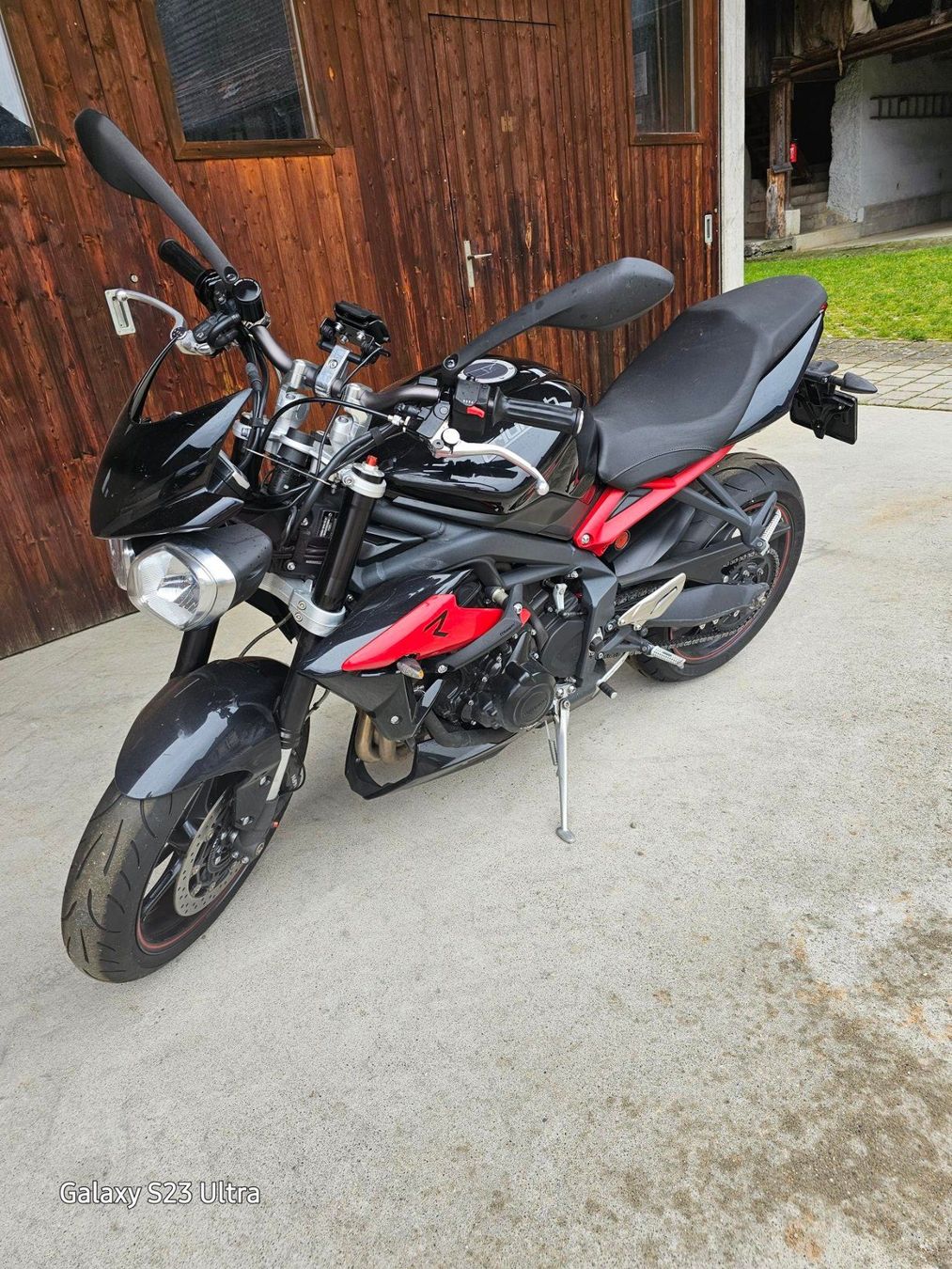 Triumph Strada: Triumph Street Triple R – Usato da Oberweningen venduto da Repair1