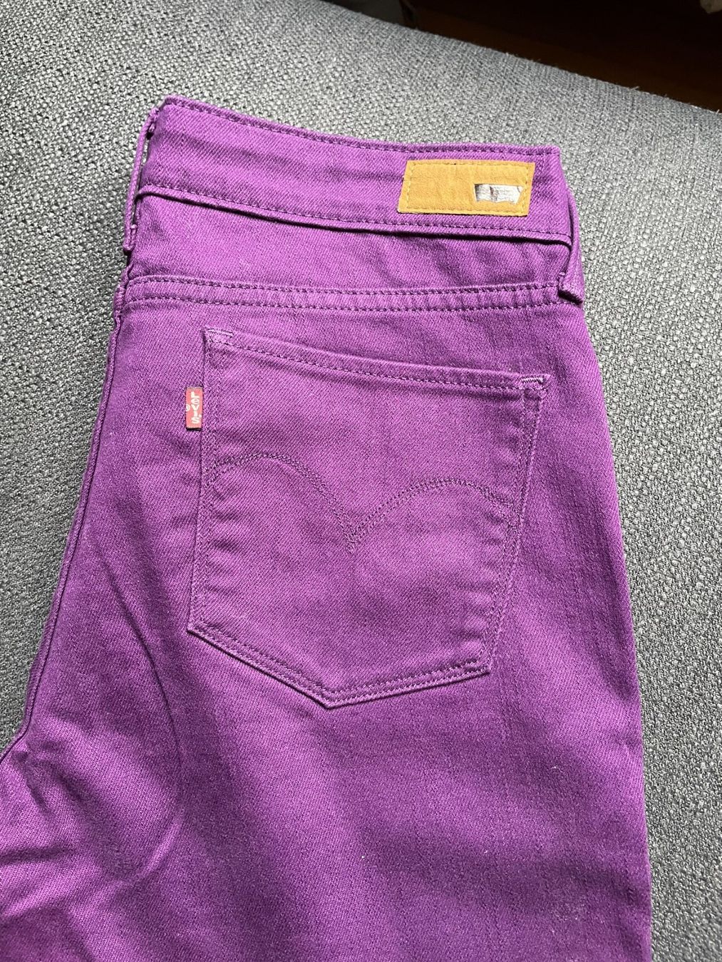 Levi's Jeans: Jeans Levi's donna color melanzana – Nuovo (secondo la descrizione) da Meilen venduto da val_tsv8 2