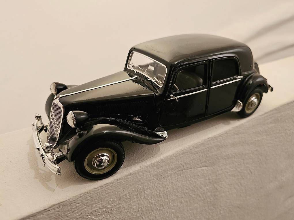Citroën Modellini d'auto: Modellauto Citroen 11 CV Traction Avant – Usato da Rottenschwil venduto da epaveart