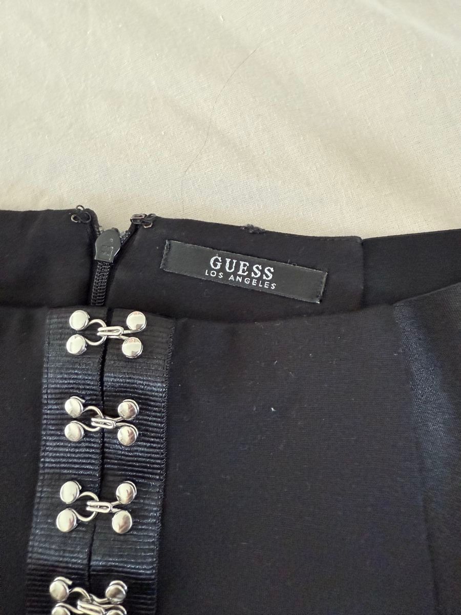 Guess Gonne: Guess Black Mini Skirt. Size S. Good condition! – Usato da Stallikon venduto da Lilly_90 4