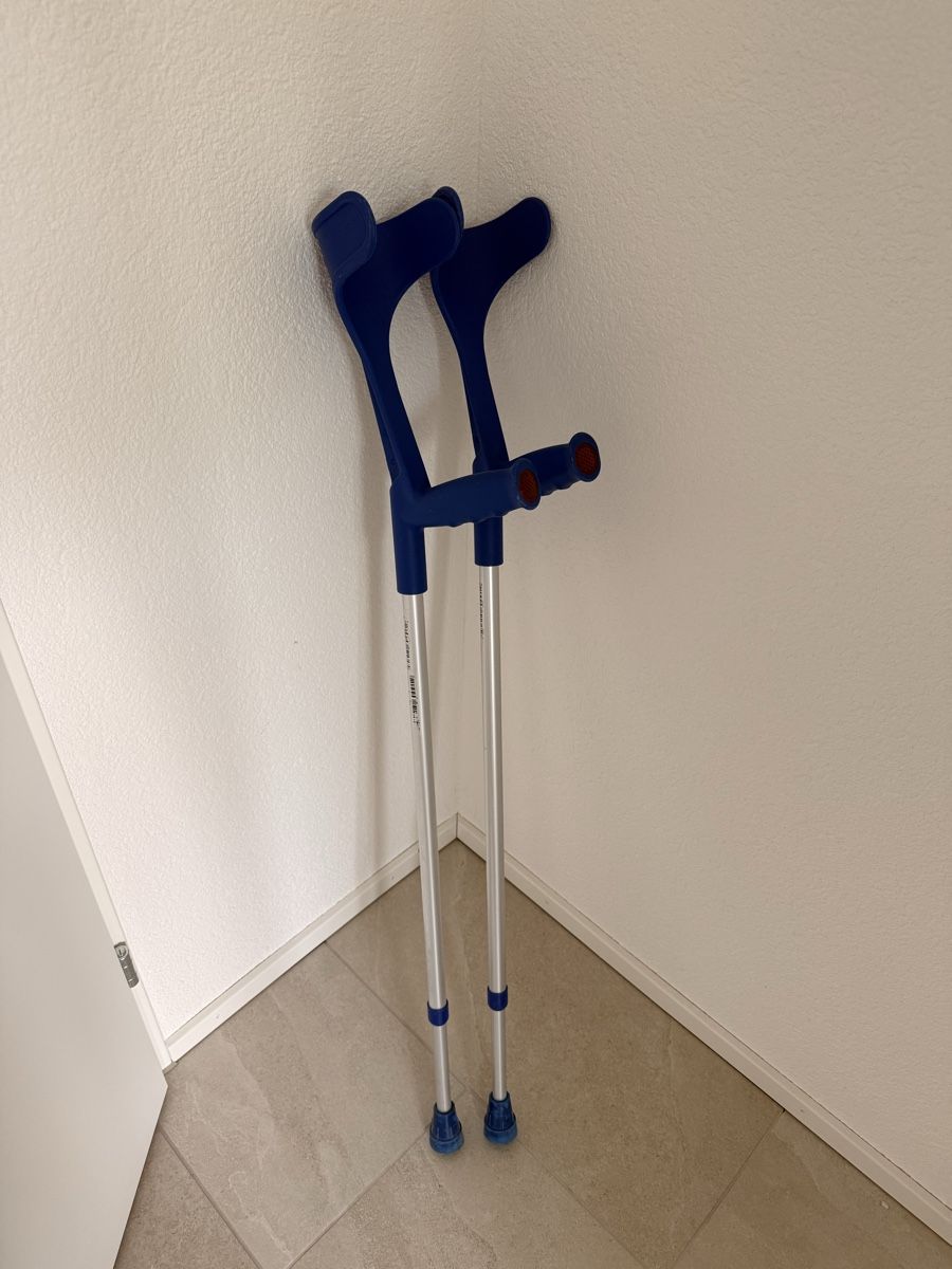 Appareils médicaux: Krücken blau – D'occasion à Dübendorf par elisa_kh