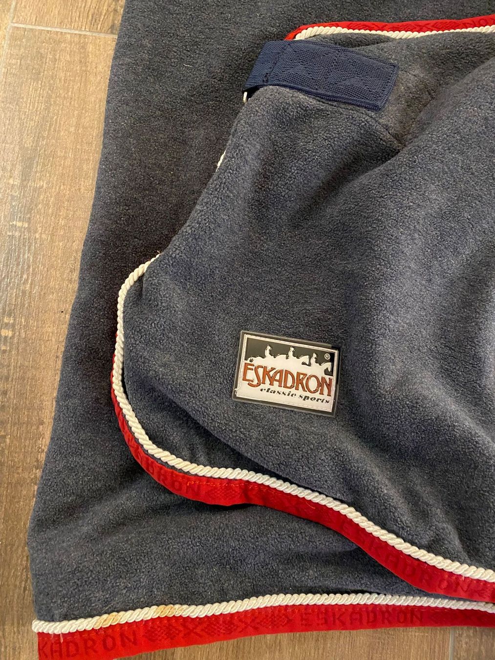 Eskadron Coperte: Eskadron Abschwitzdecke Toulene Chilli / Grey Gr. L – Usato da Pratteln venduto da a23_j2gs 2