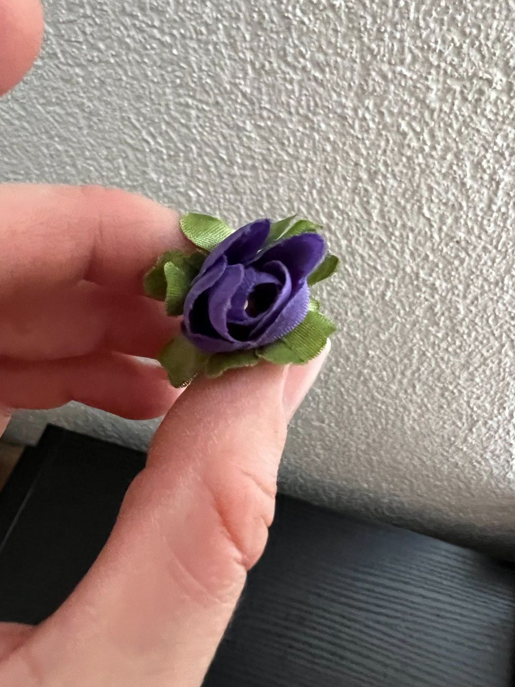 Alle Dekorationen: Stoffrosen lila ca. 2.5cm neuwertig – Gebraucht aus Wittenbach von Xastridx