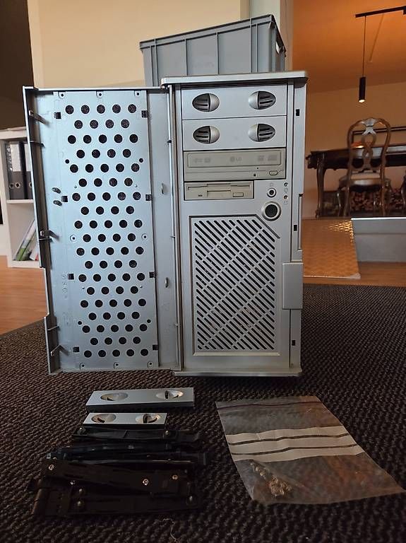 Custodie: Chieftec Tower Gehäuse ATX  inkl. HDD Halterungen  robust – Usato da Zimmerwald venduto da Chole 1
