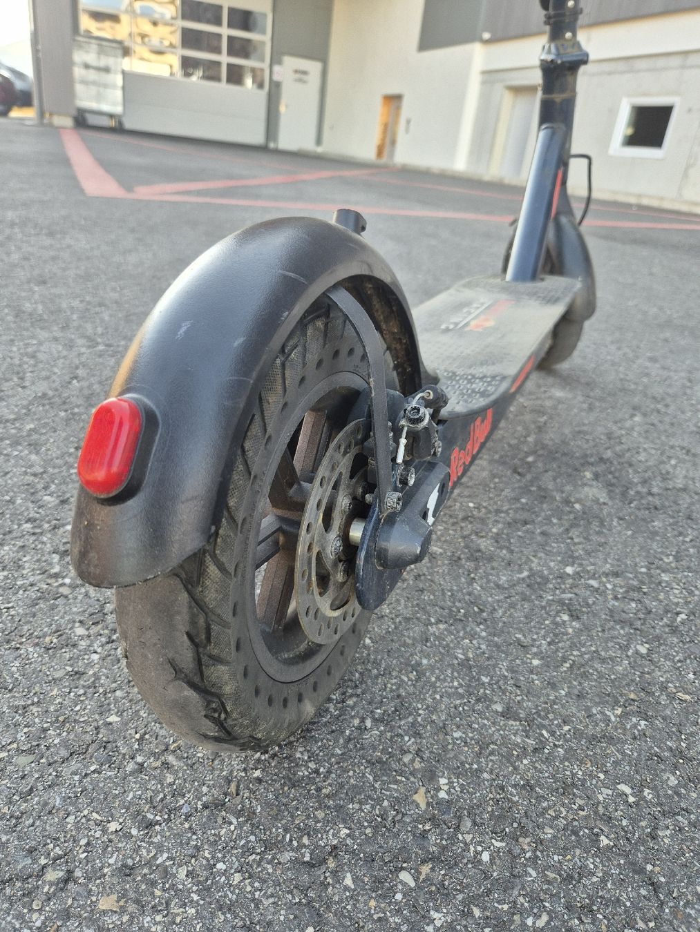 Scooter: Red Bull Racing Elektroscooter E-Trottimit Ladegerät – Usato da Pieterlen venduto da Vane_ssa_92 3