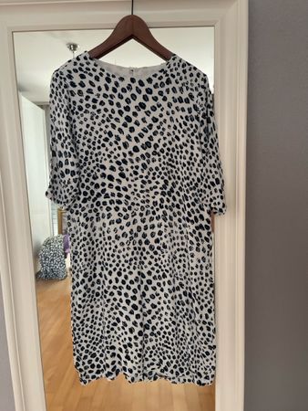 Kleid mit Animalprint Grösse M 