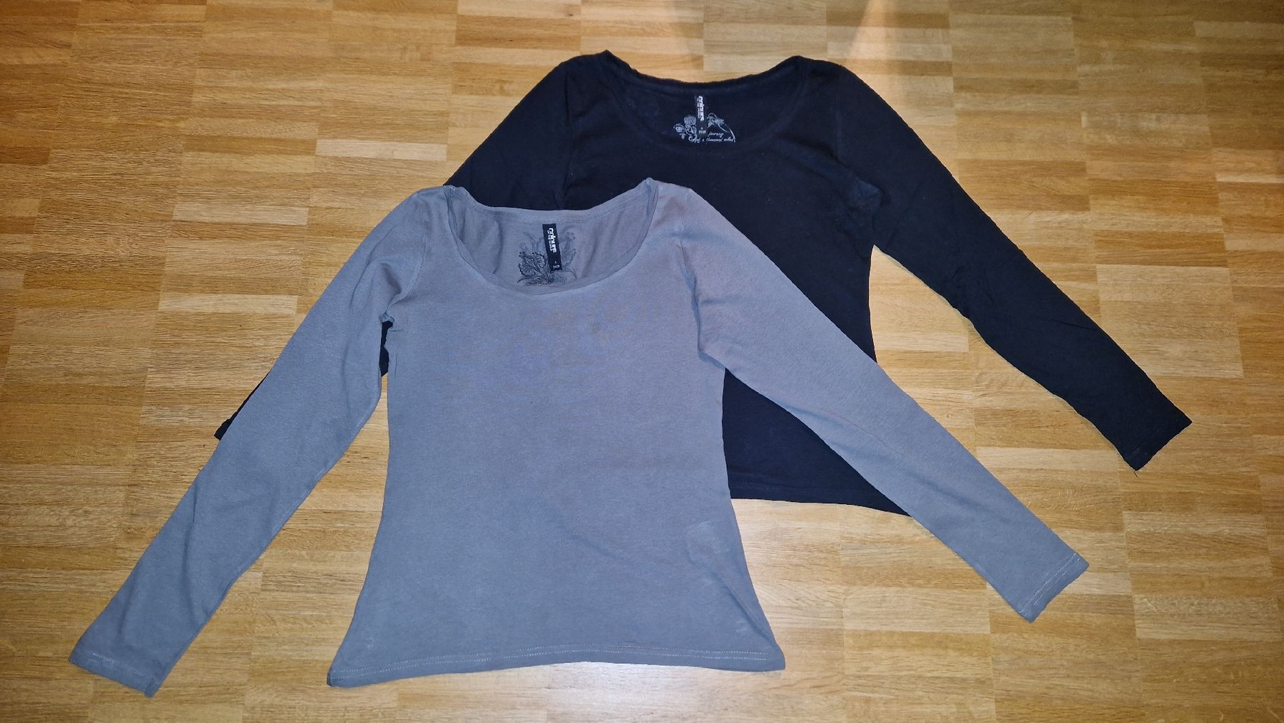 Maglioni & Felpe: 2 Sweatshirts Gr. 34/36 – Usato da Riehen venduto da Aconitum