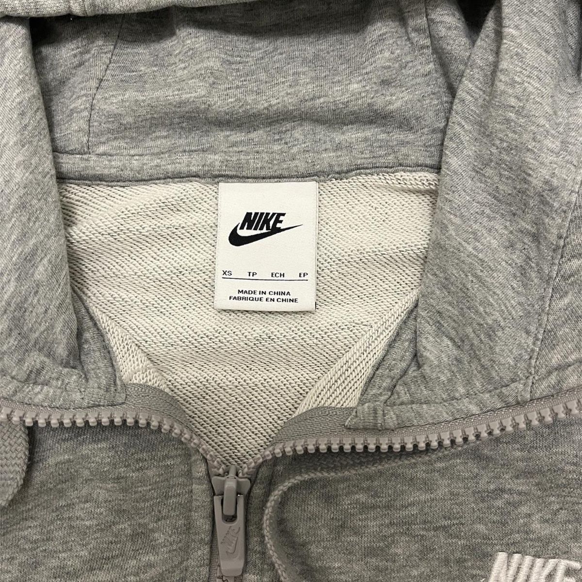 Nike Giacche: Grauer Nike Kapuzenpullover – Usato da Winterthur venduto da lovh7689 1