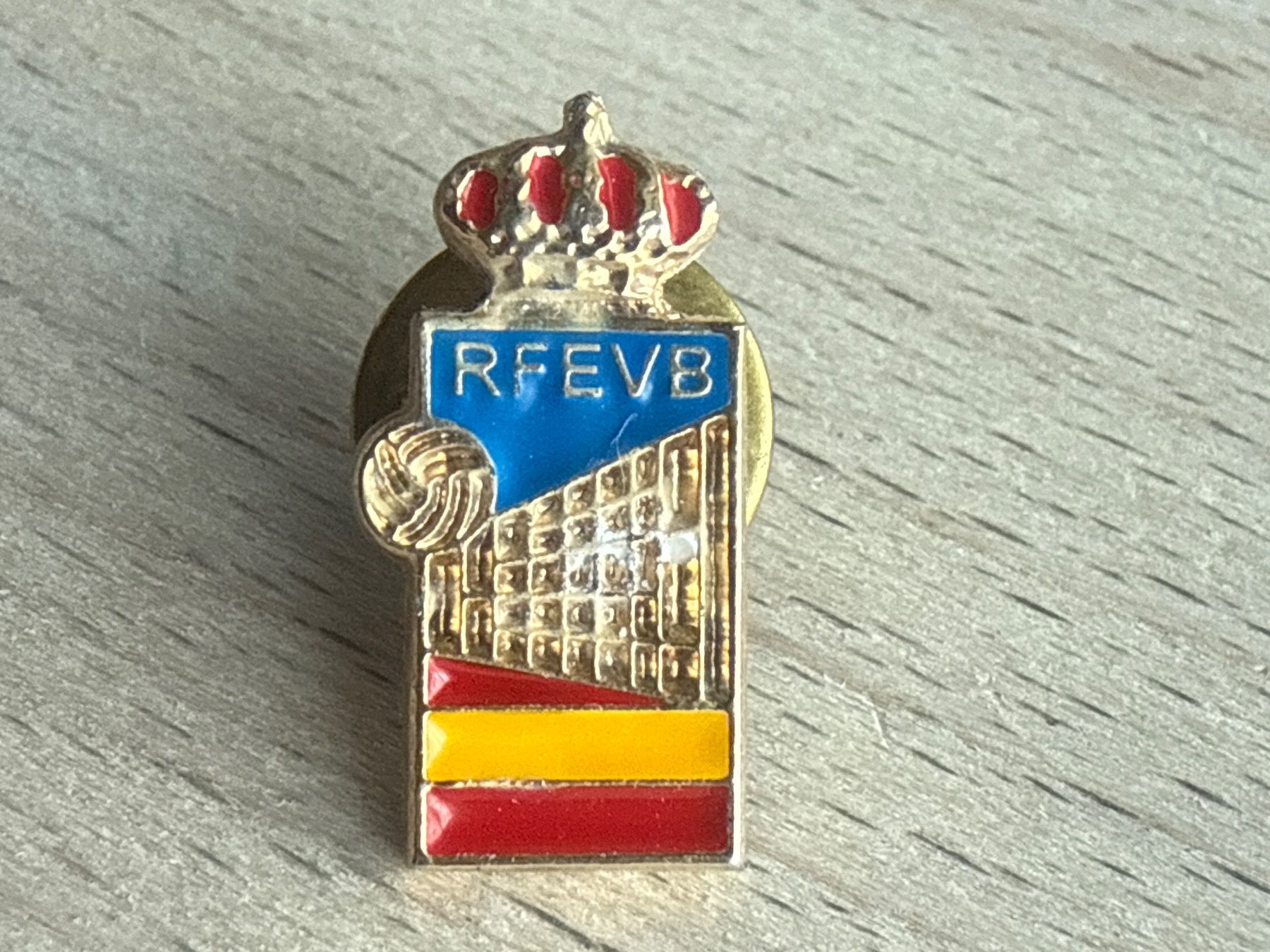 Placchette & Badge: Pin  RFVB  Volleyball Spanien – Usato da Glattbrugg venduto da Schweigmatt