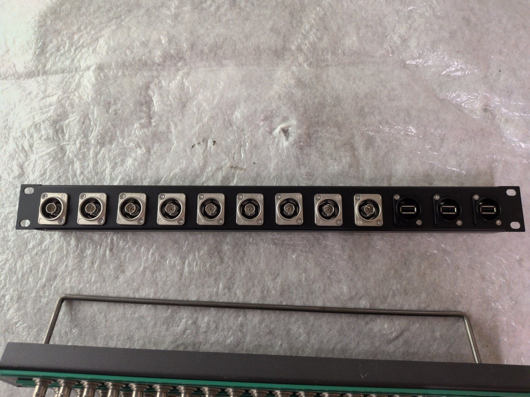 Autres accessoires: 2x BNC Rackschiene 19" – D'occasion à Basel par Fcol 1