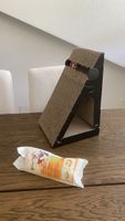Kratzbrett mit Katzenklo Beutel Kratzpappe Haustier Spielen