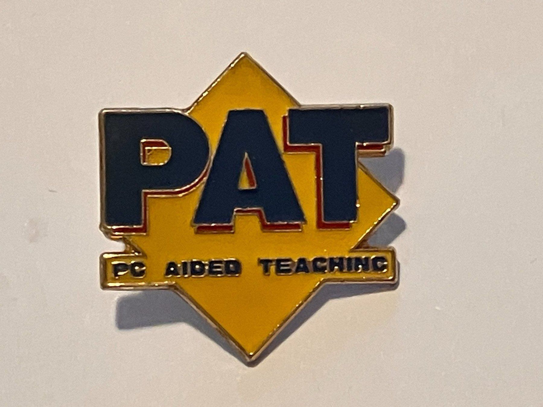 Placchette & Badge: 1 Pin PAT PC Aider Teaching – Usato da Basel venduto da djwwpp
