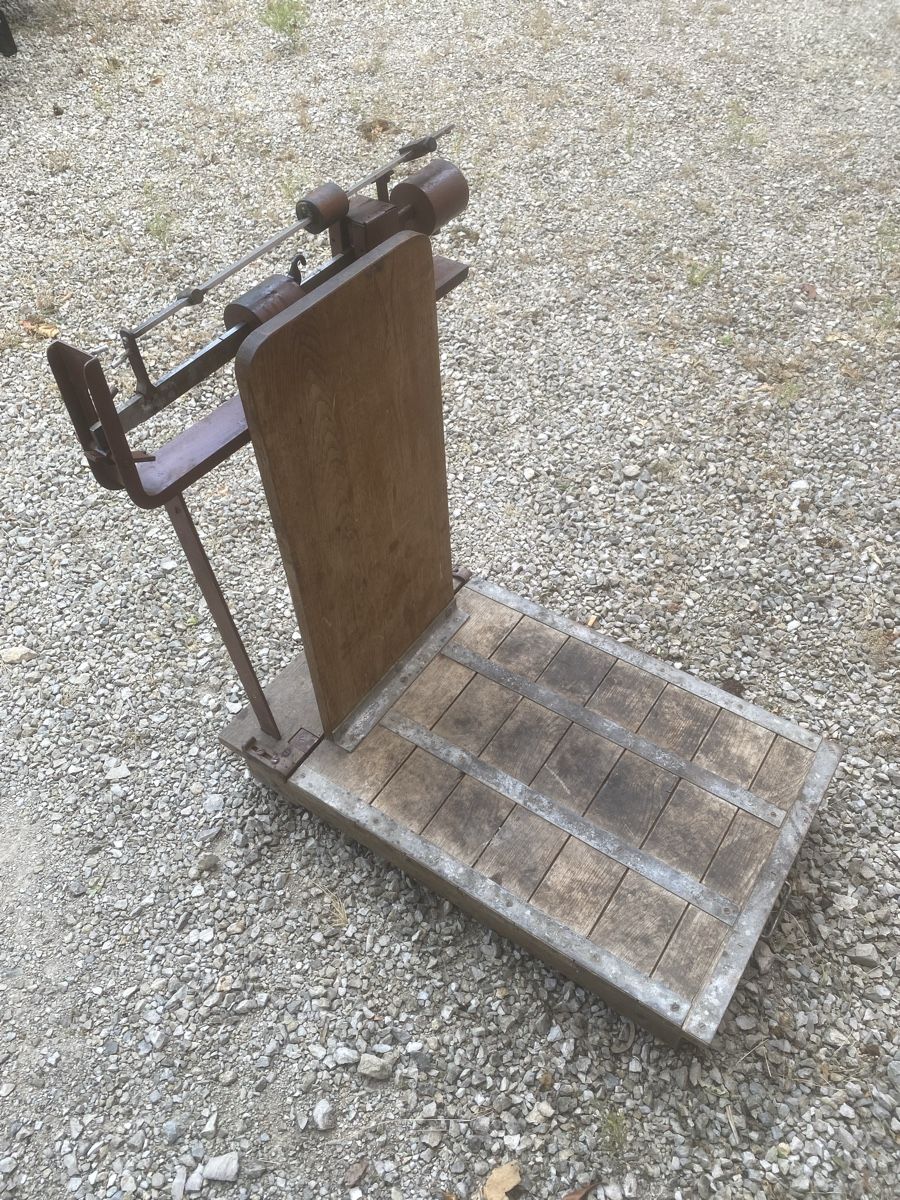 Balances et poids: Ancienne balance à grain ou à sac  – D'occasion à Concise par collinet.1426