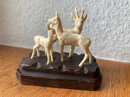 Rehgruppe Figuren auf Holzsockel geschnitzt vintage