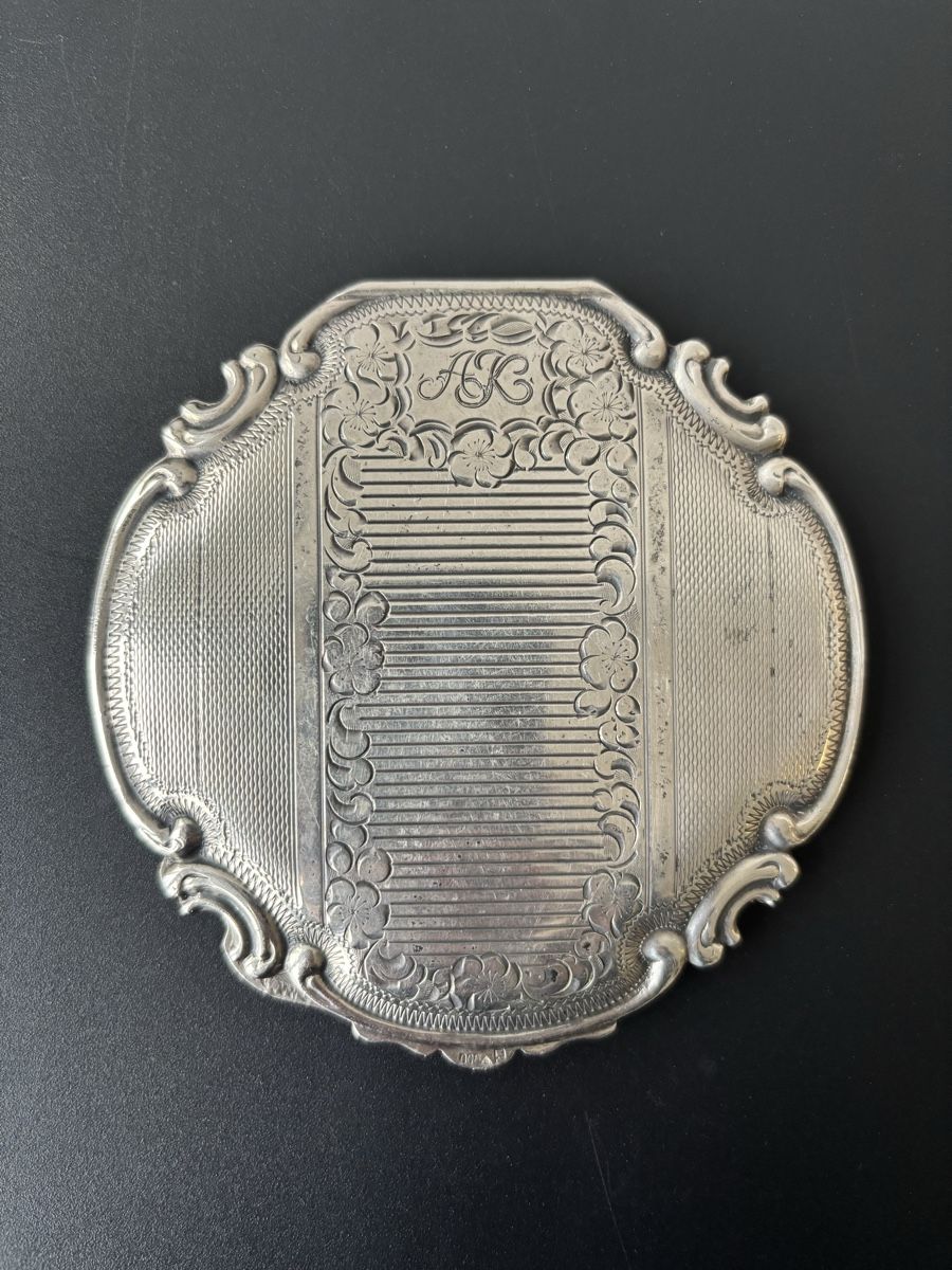 Ciondoli: Jugendstil Puderdose aus 900er Silber – Usato da Winterthur venduto da Anelina_
