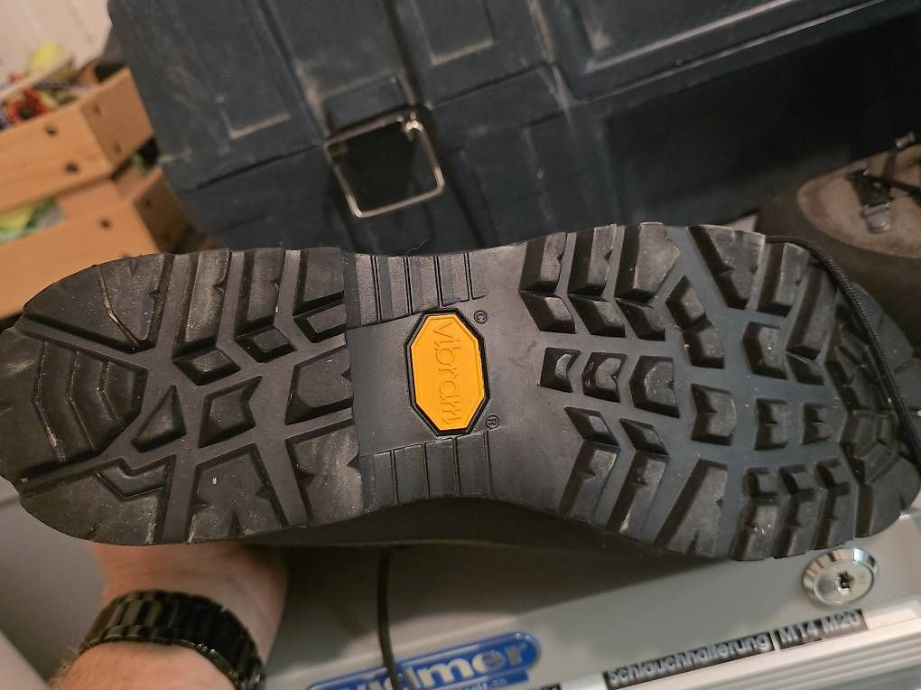 Chaussures hommes: Wanderschuhe Militär  – D'occasion à Finsterhennen par sim_6v75 2