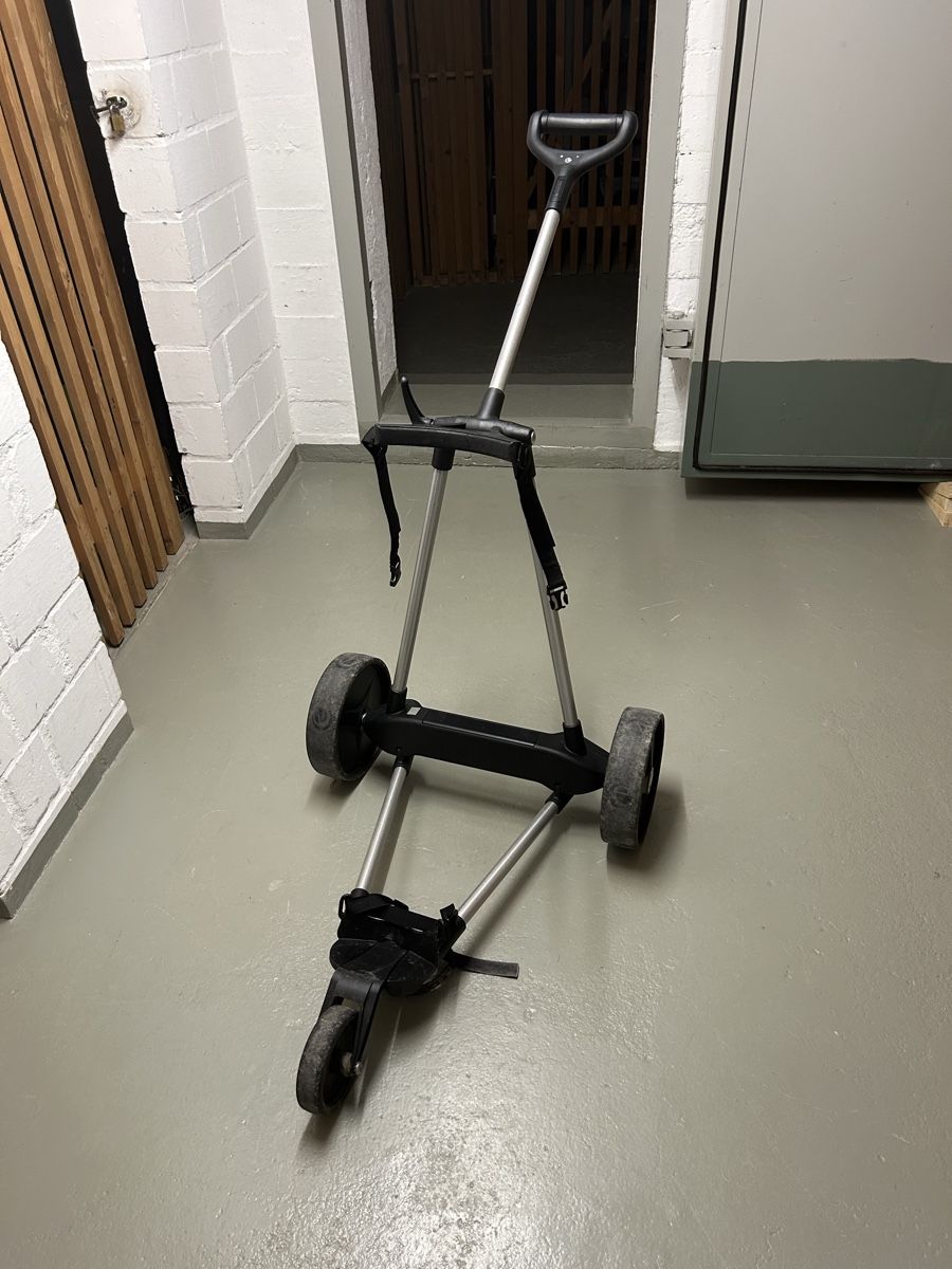 Trolley: Elektro Golfcaddy e3 motion klappbar mit Ladegerät – Usato da Kilchberg ZH venduto da GiancarloT 1
