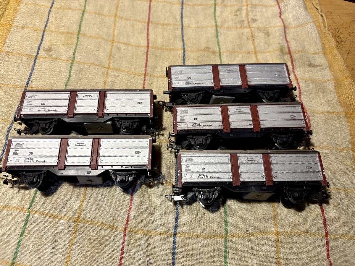 Roco Modellini di ferrovie: Roco  5 Güterwagen H0 – Usato da Balsthal venduto da hammer008