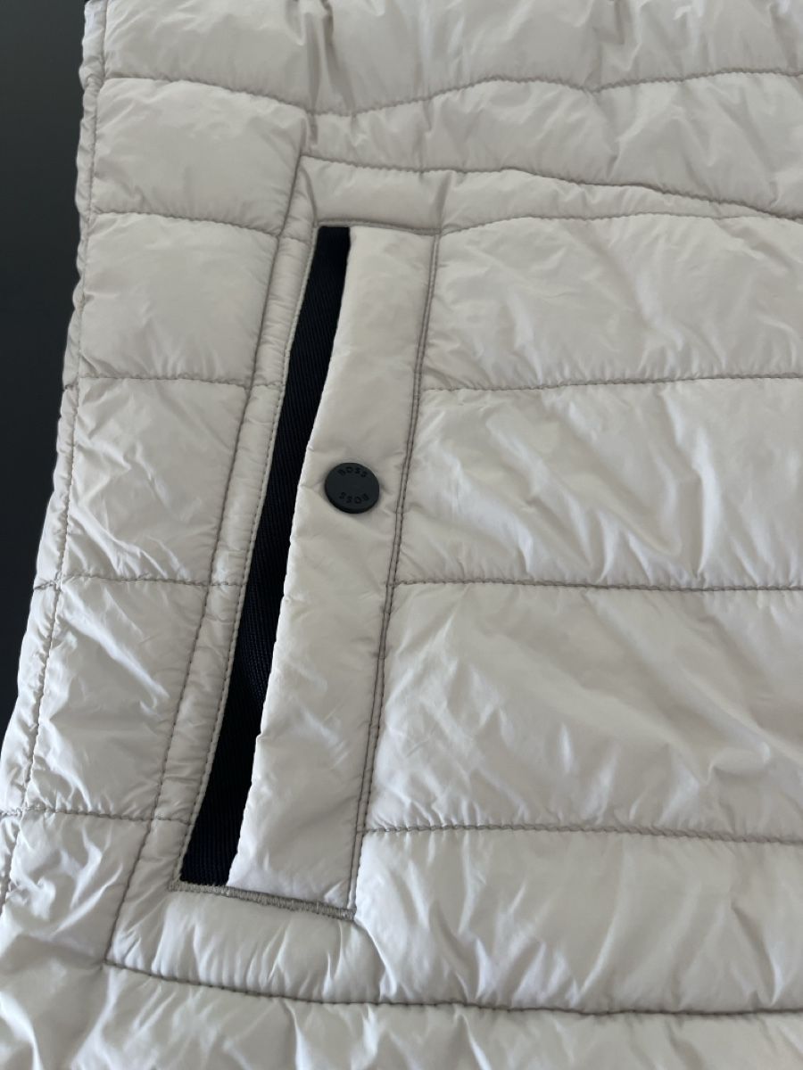 Gilet & Giacche: Herrenweste, Marke Boss, Color beige hell – Nuovo (secondo la descrizione) da Berikon venduto da bog_57z8 1