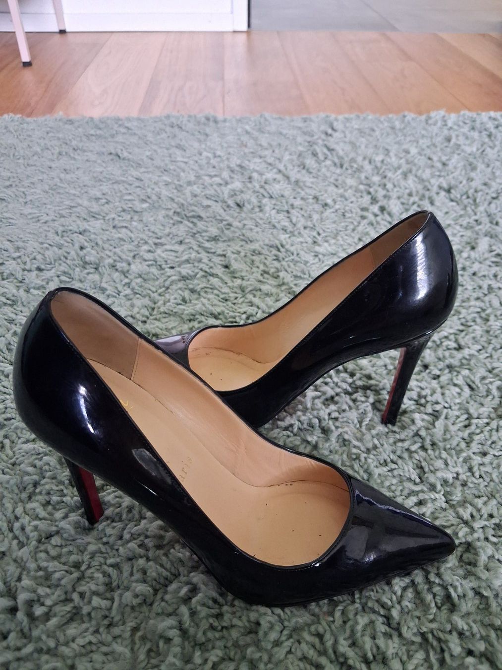 Christian Louboutin Scarpe da donna: Chaussures à talon Louboutin 37.5 – Usato da Marly venduto da pil_hgx5 1