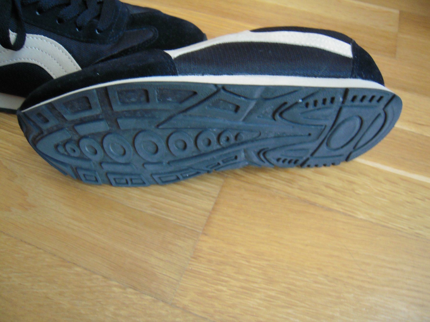 Scarpe per ragazze: Schöne Turnschuhe / Halbschuhe Gr 35 – Nuovo (secondo la descrizione) da Uzwil venduto da visions77 2
