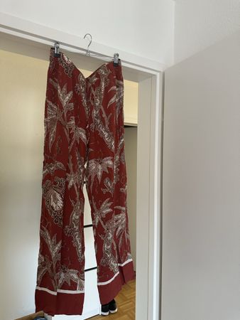Hosen Damen rot gemustert Grösse M, guter Zustand
