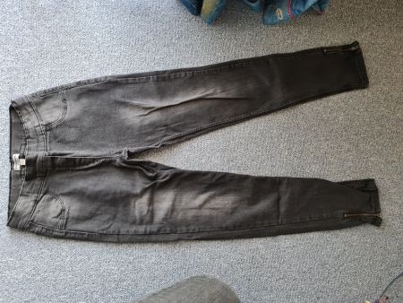 Jeans schwarz Gr. 152