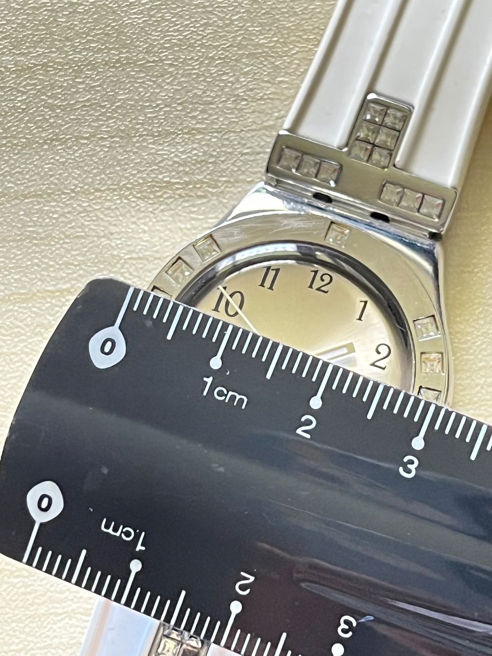 Swatch Orologi: Swatch Uhr Damen weiss mit Steinen – Usato da Grenchen venduto da chththl 4