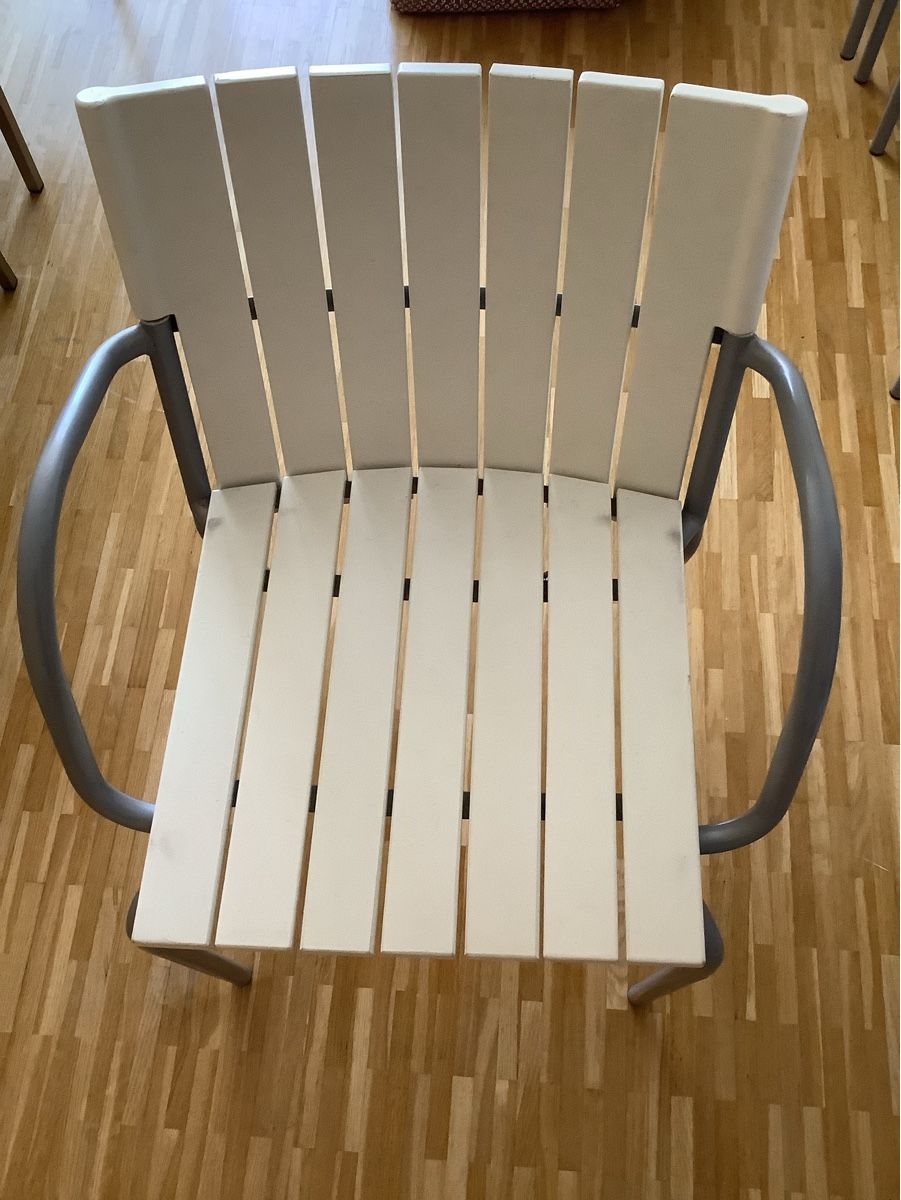 Chaises: 4 stapelbare Gartenstühle – D'occasion à Zürich par Ravnjes