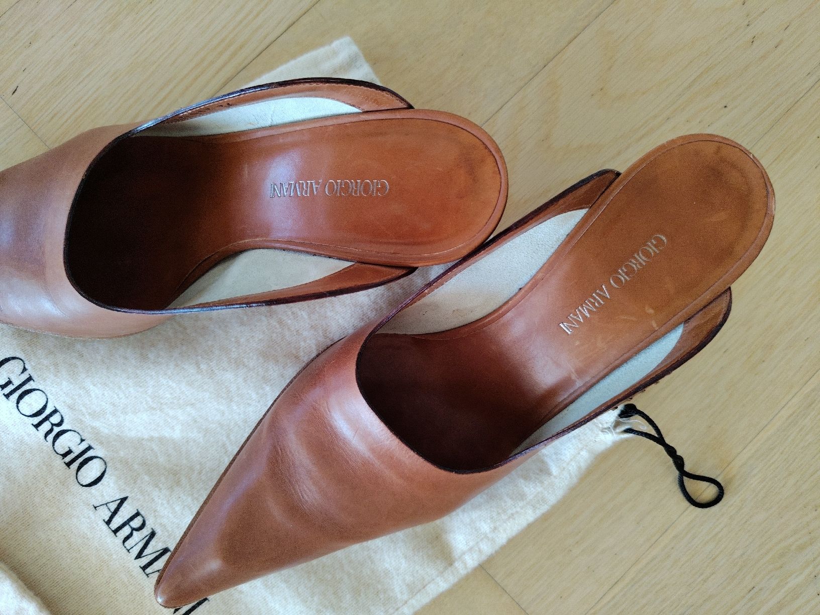 Armani Scarpe da donna: GIORGIO ARMANI Pantolette Leder Cognac Size 36 – Usato da Buchrain venduto da QueenyHE51 7