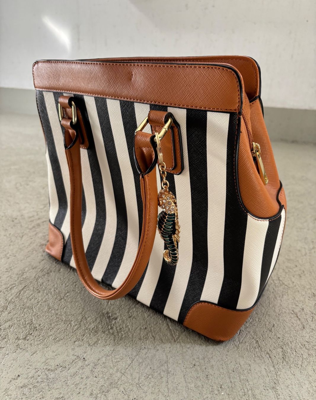 Borse da donna: Sansibar Handtasche Braun/Schwarz-Weiss – Usato da Sonterswil venduto da VD-Service 2