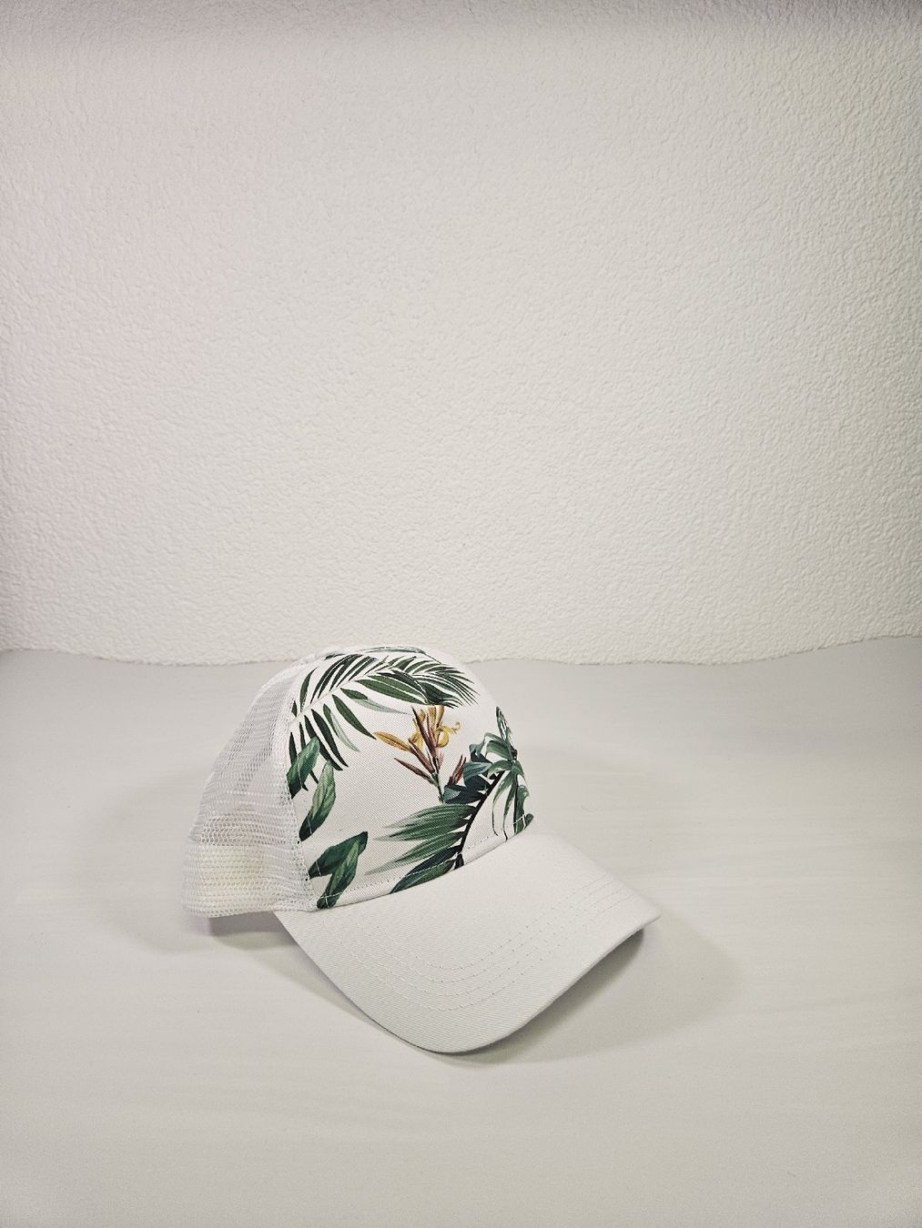 Altro in  Abbigliamento & Accessori: Kappe mit Blumenmuster und weissem Netz hinten – Nuovo (secondo la descrizione) da Basel venduto da VoidRunner_2077