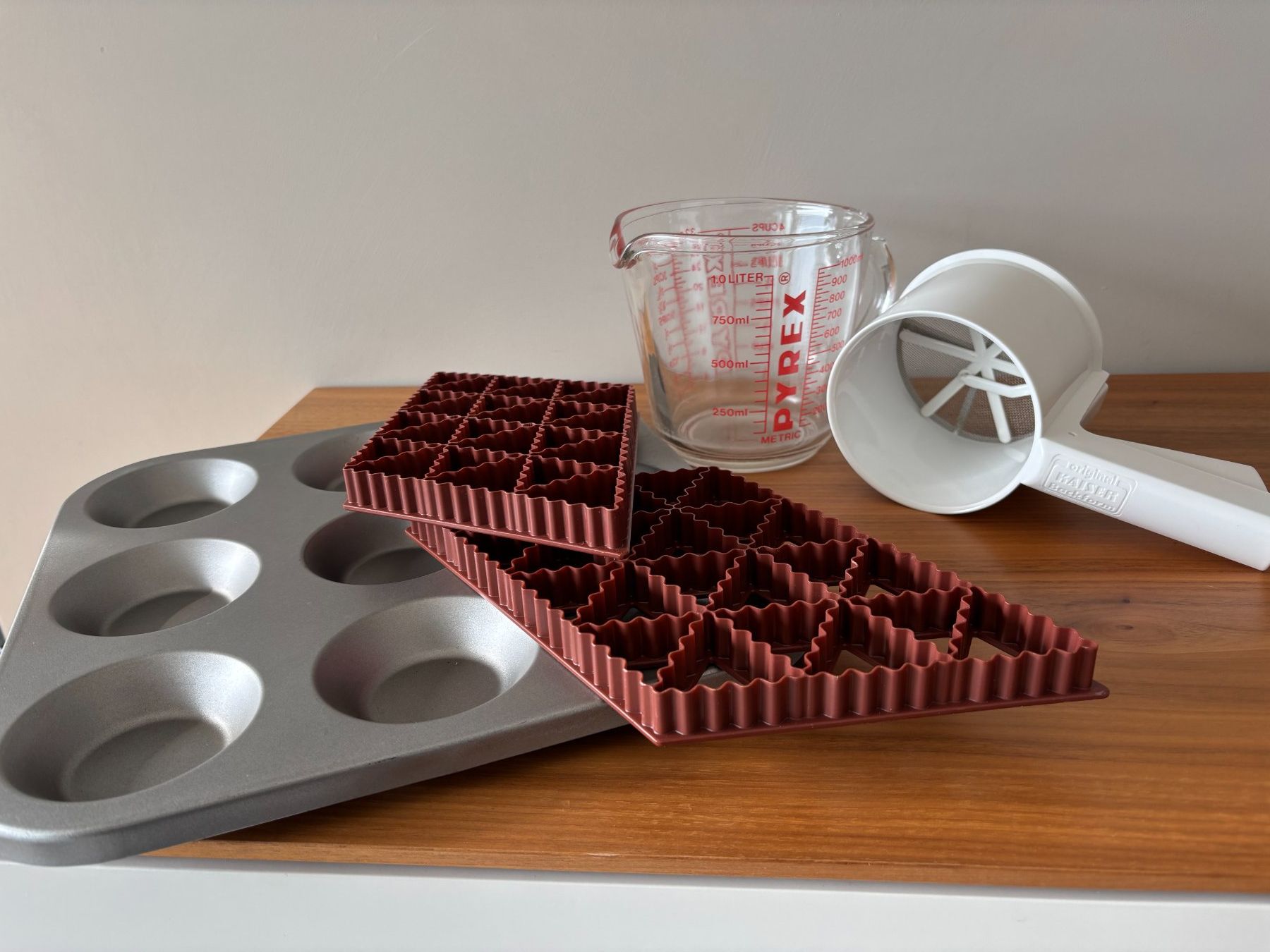Elettrodomestici da cucina: Küchenartikel, Backen, 5 verschiedene Teile – Usato da Laax GR venduto da wil_66wq 2