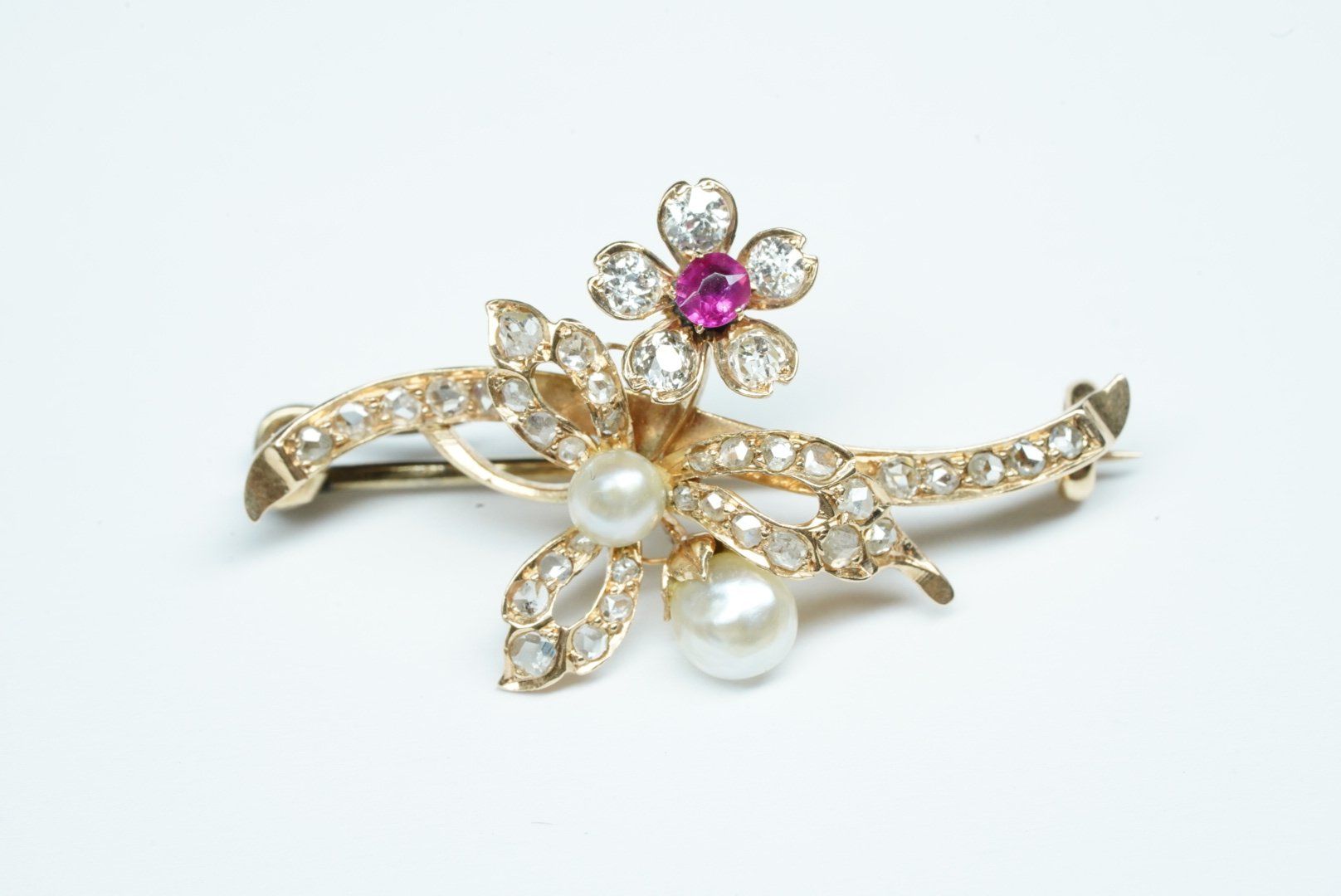 Spille & Fermagli: Blumen Brosche Antikschmuck – Usato da Bülach venduto da Re-Jewelled