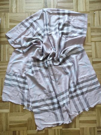 Écharpe long en couleur poudre rosé