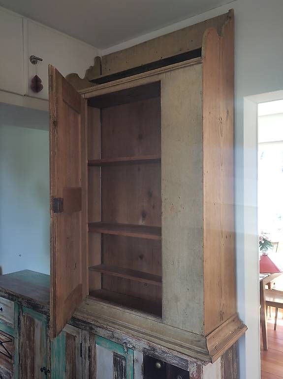 Cassettiere: Historische Holzkommode / Buffetschrank – Usato da Zürich venduto da Hoernli123 2