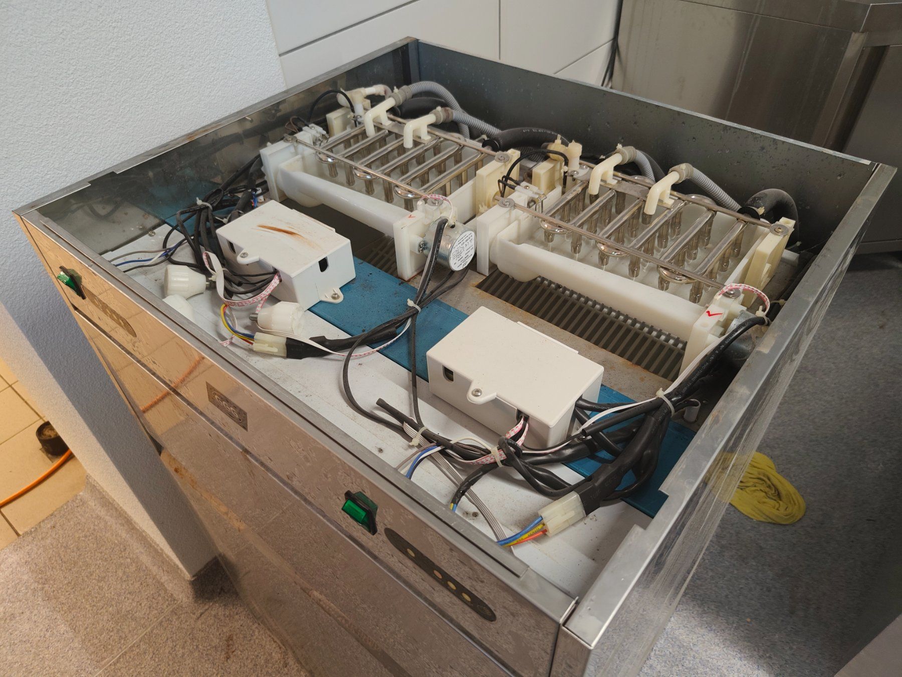 Appareils de cuisine: Eiswürfelmaschine Eisbereiter Grosse Version – D'occasion à Merenschwand par Kafor77 1