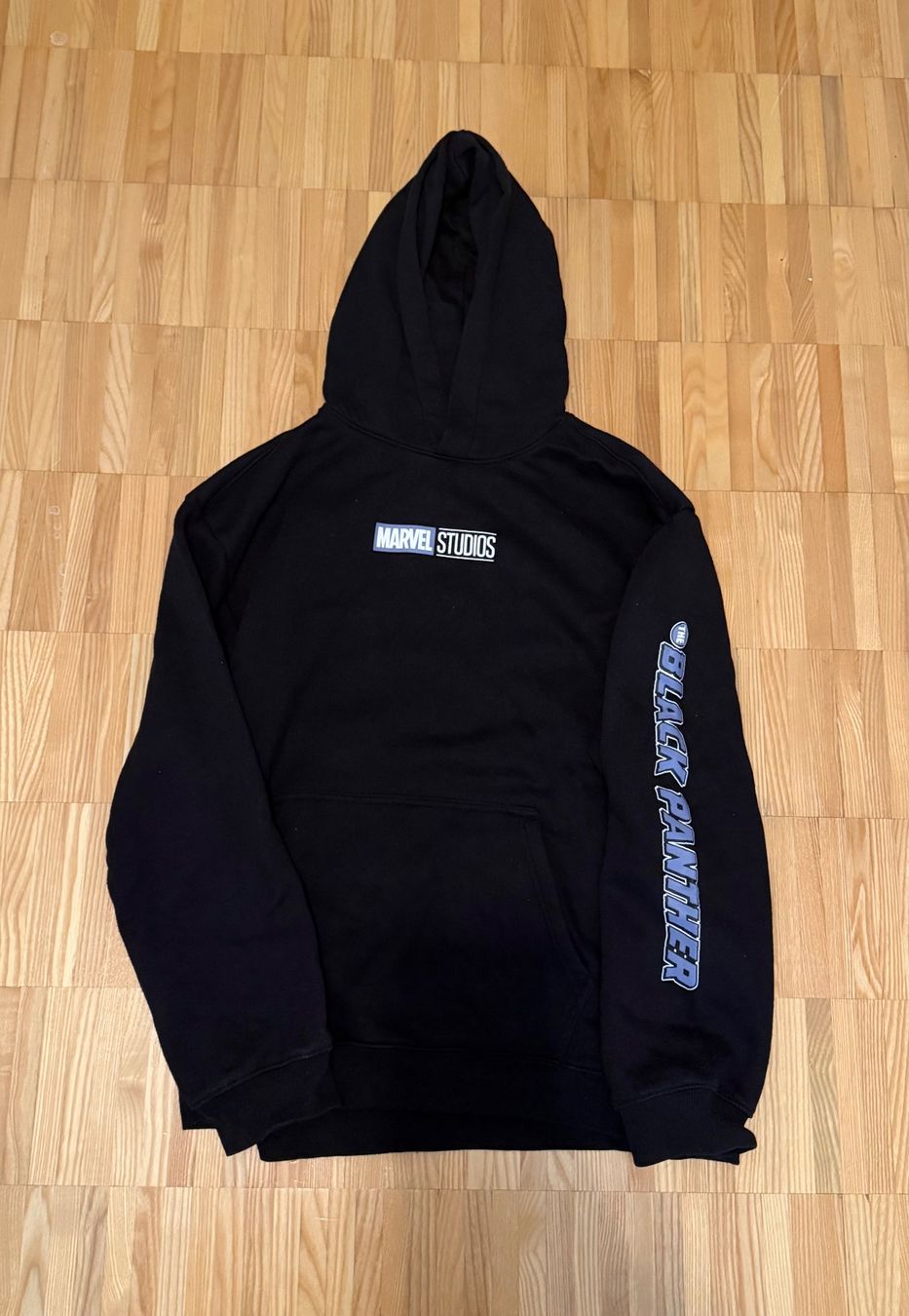 H&M Pullover & Sweatshirts: Black Panther Hoodie – Gebraucht aus Regensdorf von sel_y7fd