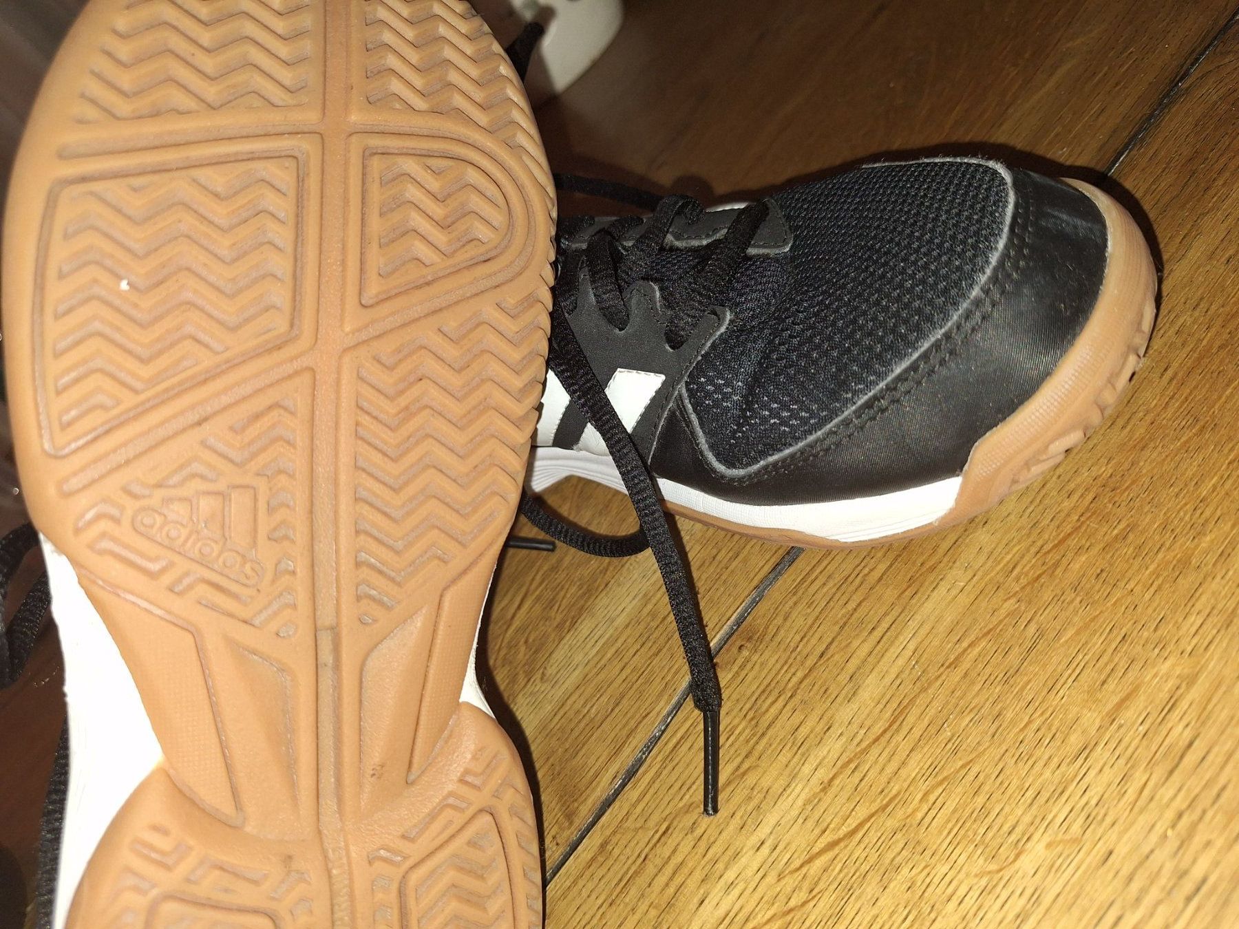 Adidas Schuhe für Jungen: Hallenschuhe Adidas, Kinder Gr. 37.5 – Gebraucht aus Malters von Pajas81 1