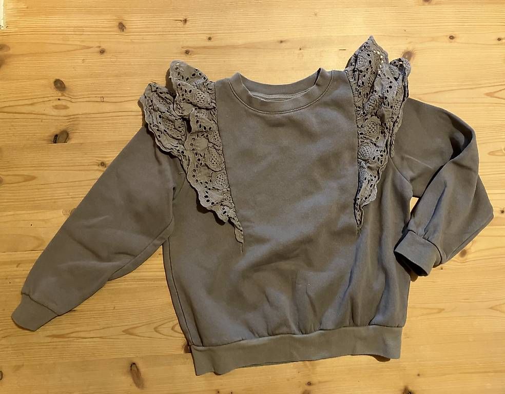 Pulls et sweat-shirts: Pullover Taupe Gr.122/128 – D'occasion à Brunnadern par Bumlebee