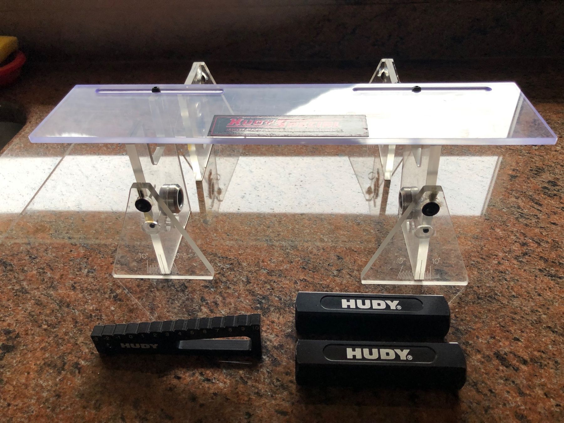 Hudy RC Kits de montage: Hudy 1:8 on-road setup with adjustment blocks. – D'occasion à Gnosca par Linux65 2