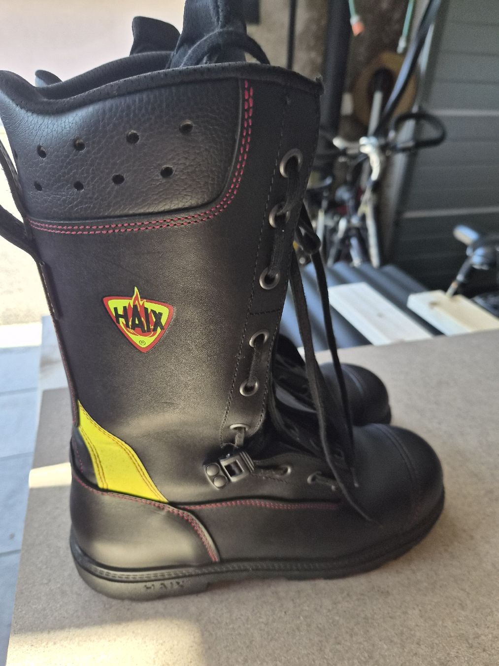 Haix Scarpe da uomo: Bottes HAIX pompier cuir noir, taille 44 – Nuovo (secondo la descrizione) da Senèdes venduto da hen_fw8b