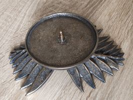 Kerzenhalter aus Metall mit Stilisierten Feder oder Blattfuß