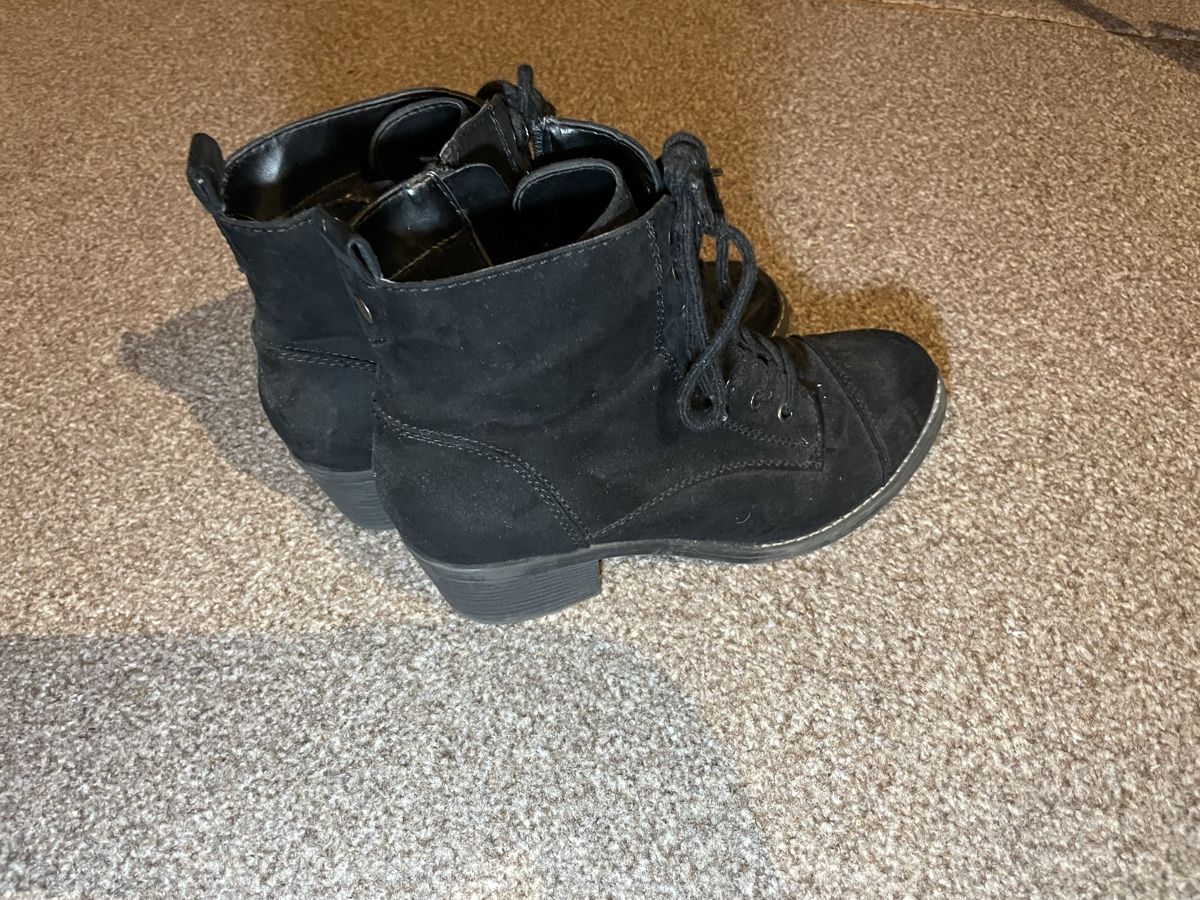 Dosenbach Scarpe da donna: Bottines noires à lacets – Usato da St-Légier-Chiésaz venduto da Athenae 1