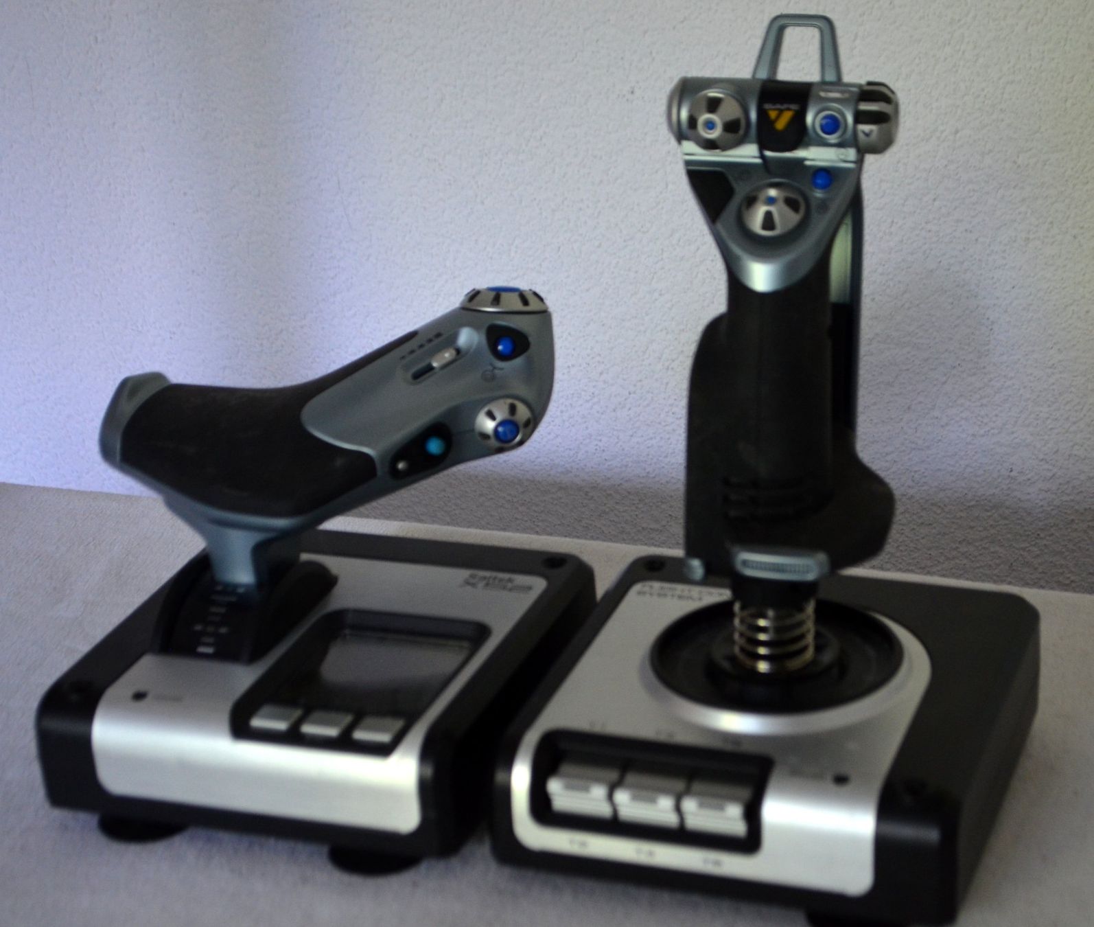 Logitech Controller: LOGITECH G X52 Flight Control System Joystick – Difettoso da Collonges venduto da arashee 1