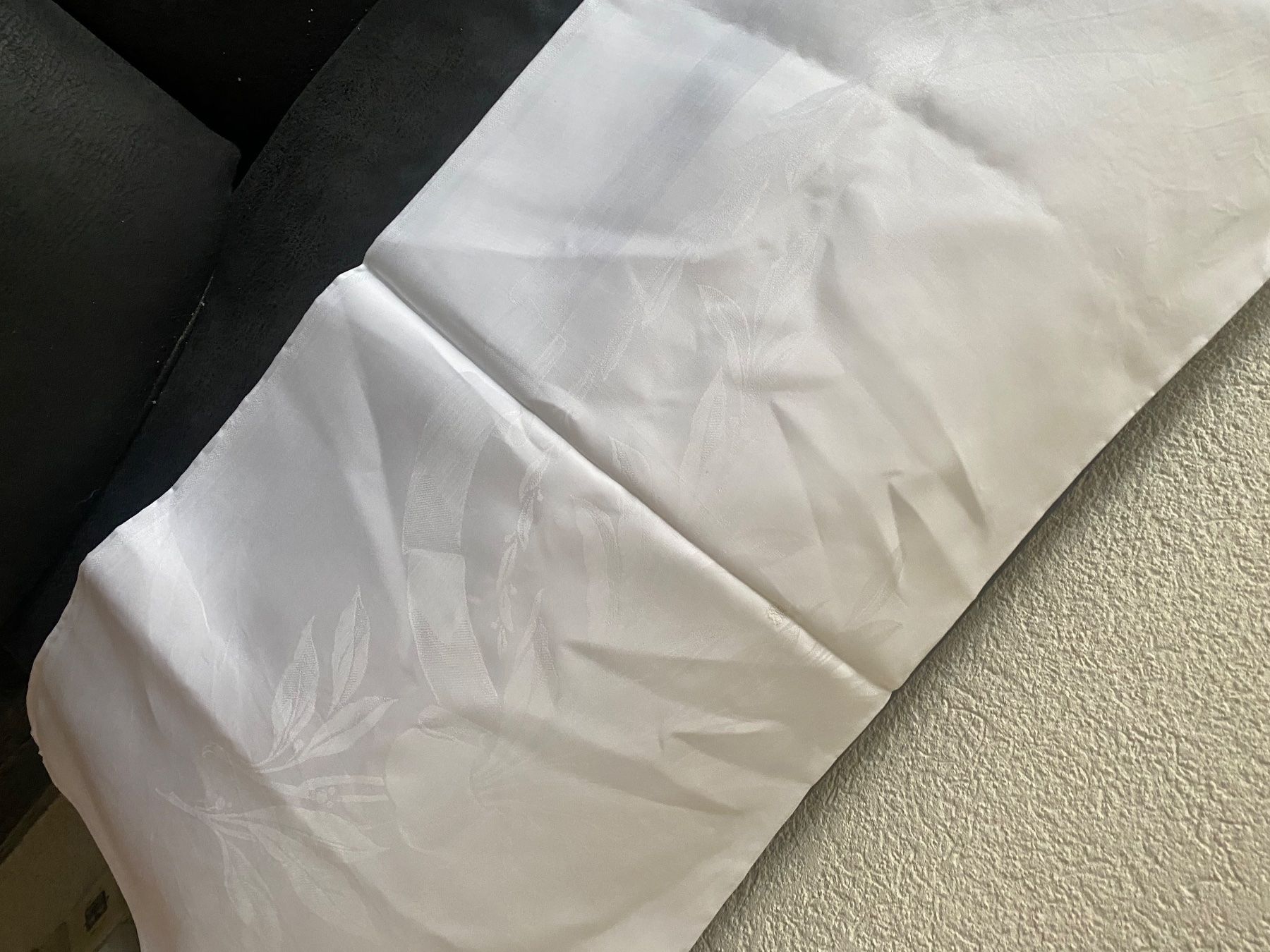 Altra biancheria da tavola: Tischdecke weiss mit Muster  ca  182x180cm – Usato da Allenwinden venduto da Obalu 2