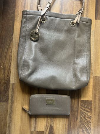 Michael Kors Ledertasche mit Portemonnaie gebraucht