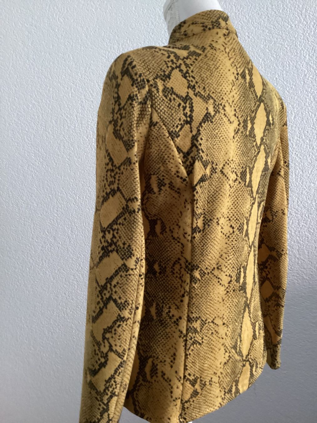 Giacche: Veste – Nuovo (secondo la descrizione) da Le Landeron venduto da ArianeNi 1