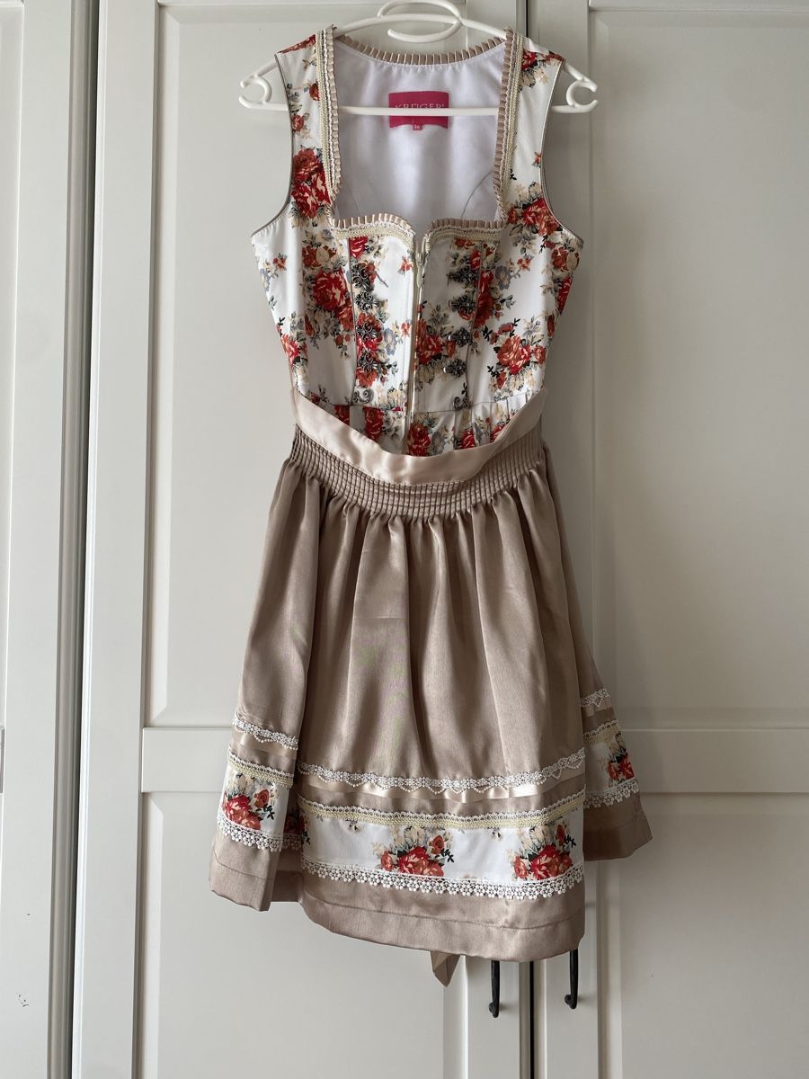 Costumes: Krüger Dirndl inkl. Bluse – D'occasion à Wettingen par abdeb 2